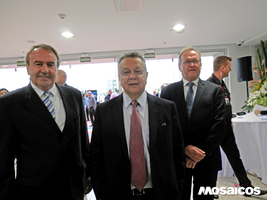 Irineo da Costa Rodrigues (diretor-presidente Lar), Roberto Rodrigues (ex-ministro Agricultura) e José Roberto Ricken ( presidente Ocepar)