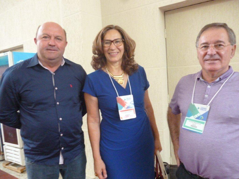Presentes Vereador de Pato Bragado Delmar Fincke, Vice-Prefeita de Medianeira Delcir Berta Aléssio e o Diretor da Aprendiz Digital Edmar Braz Bolsi 