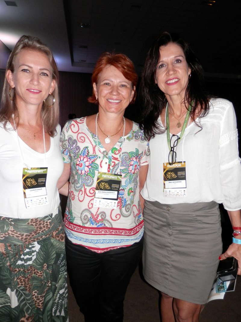 Elas de Medianeira presentes Cleonice Kunzeler (Milk Mone), Vice Presidente da Acime Rita Maria Schierholt (Publicar) e Iraci Mataczinki da Faciap